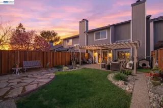 Browse active condo listings in SPRING VALLEY