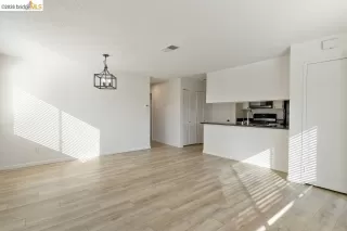 Photo #6: 41126772 Listing 