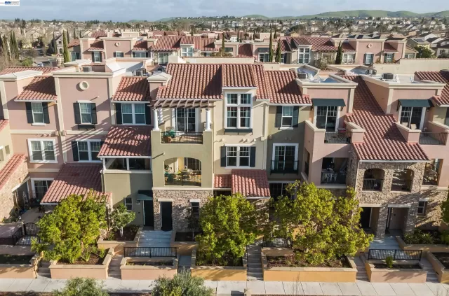 MLS: 41126779 Condo For Sale