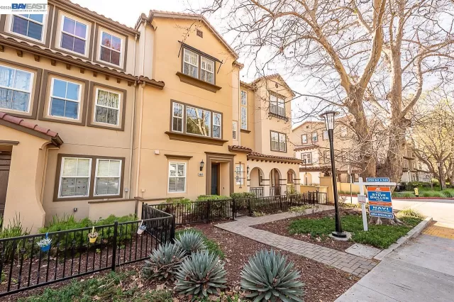 MLS: 41126978 Condo For Sale