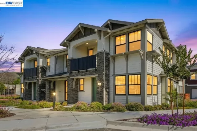 MLS: 41127067 Condo For Sale