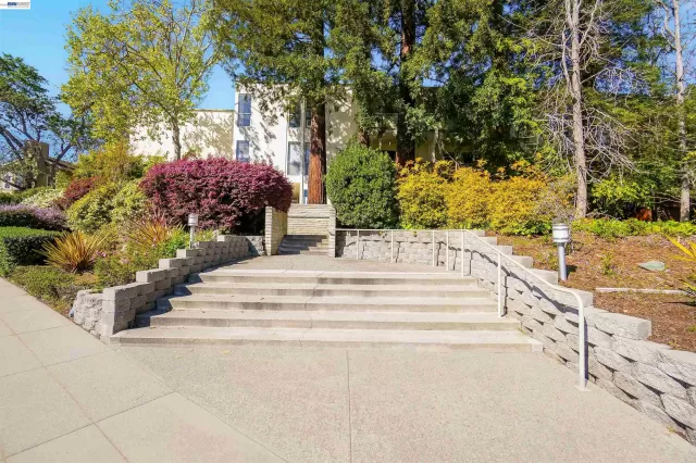 MLS: 41127506 Condo For Sale