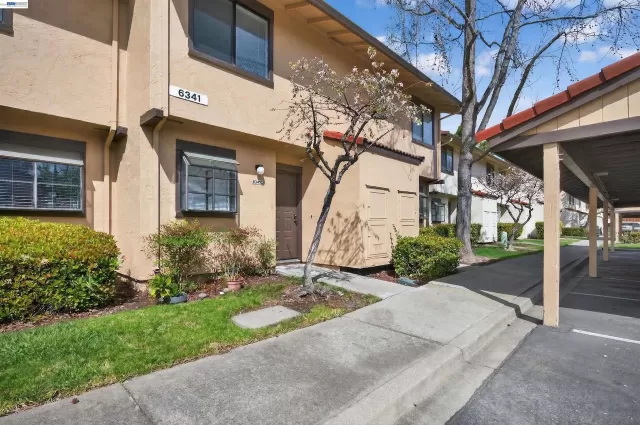 MLS: 41127536 Condo For Sale