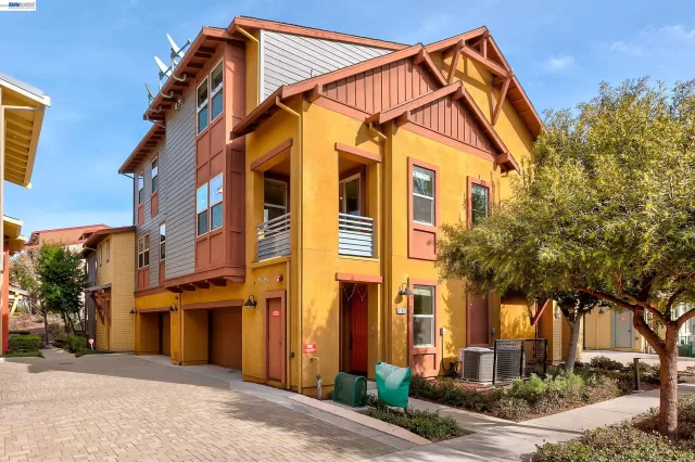 MLS: 41127661 Condo For Sale