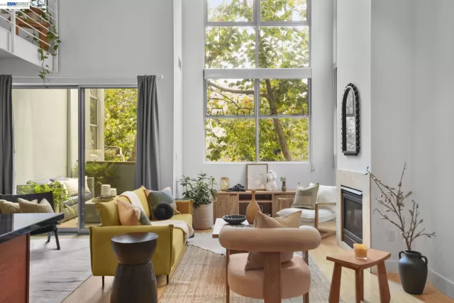 MLS: 41127714 Condo For Sale