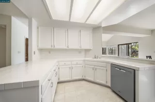 Photo #5: 41127858 Listing 