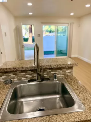 Photo #6: 41127932 Listing