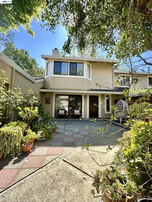 MLS: 41128085 Condo For Sale