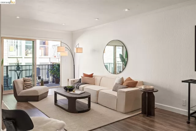 MLS: 41128112 Condo For Sale