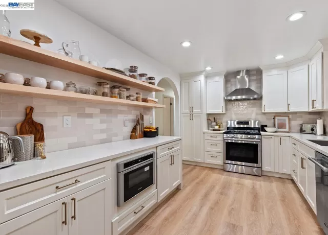 MLS: 41128312 Condo For Sale