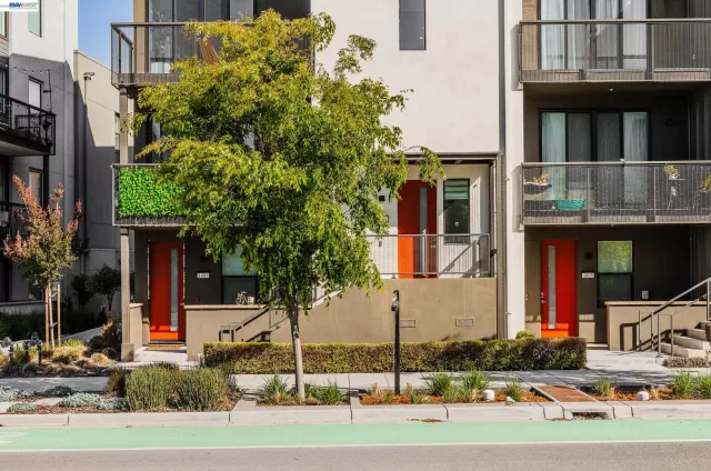 MLS: 41128371 Condo For Sale