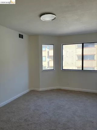 Photo #5: 41128409 Listing 