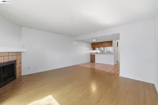 Photo #5: 41128503 Listing