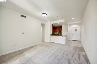 Photo #6: 41128507 Listing