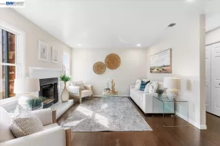 More Details about MLS # 41128670 : 632 CENTRE COURT