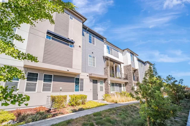 MLS: 41128681 Condo For Sale