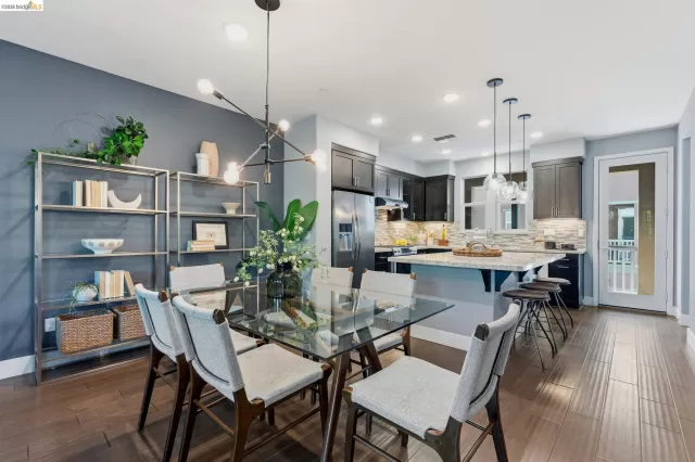 MLS: 41128692 Condo For Sale