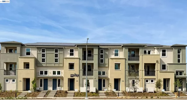 MLS: 41128697 Condo For Sale