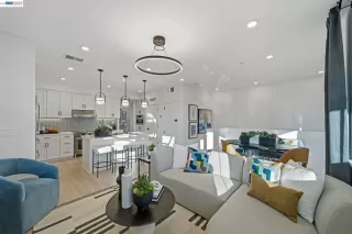 Photo #5: 41128697 Listing