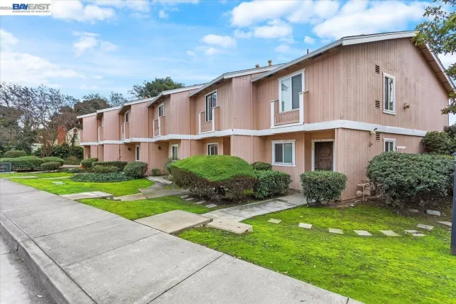 MLS: 41128762 Condo For Sale