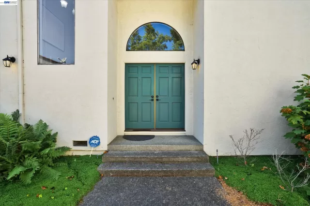 MLS: 41128763 Condo For Sale