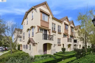 More Details about MLS # 41128768 : 152 HELIGAN LANE # 15