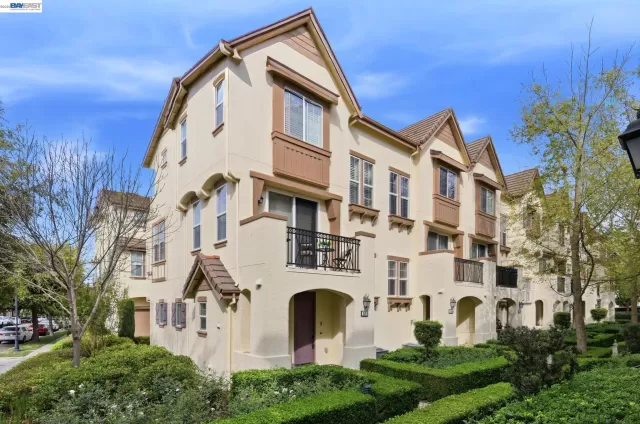 MLS: 41128768 Condo For Sale