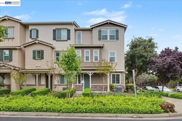 MLS: 41128820 Condo For Sale