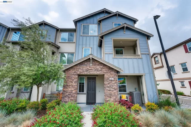 MLS: 41129065 Condo For Sale