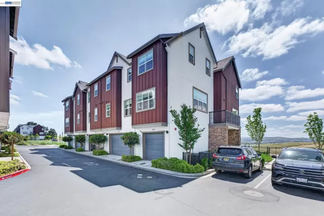 MLS: 41129194 Condo For Sale