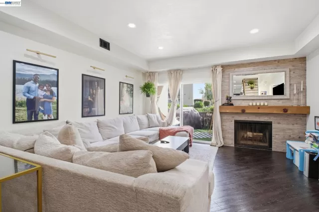 MLS: 41129532 Condo For Sale