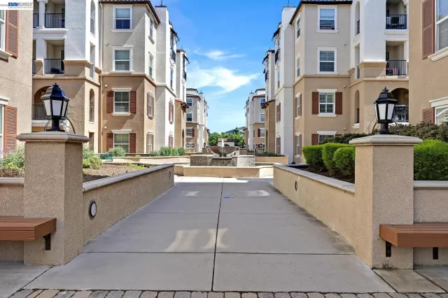 MLS: 41129560 Condo For Sale