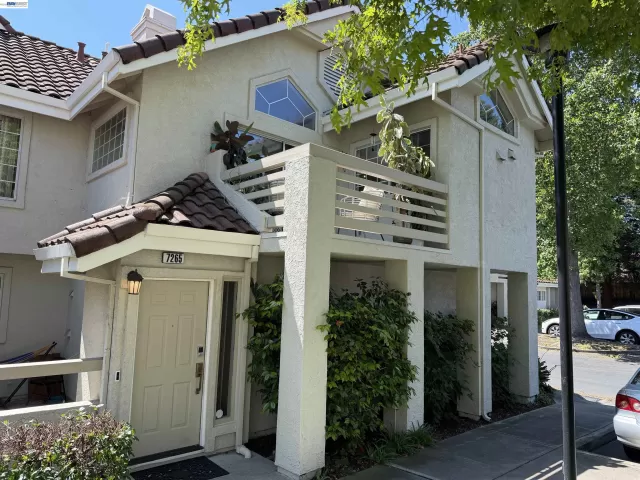 MLS: 41129807 Condo For Sale