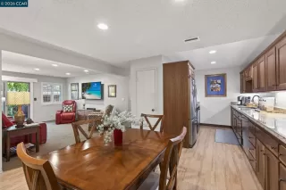 Photo #5: 41129978 Listing