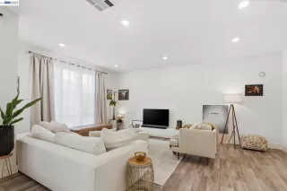 Photo #2: 41130032 Listing 