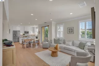 More Details about MLS # 41130085 : 375 BASSWOOD CMN # 9