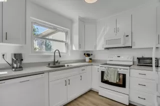 Photo #4: 41130210 Listing