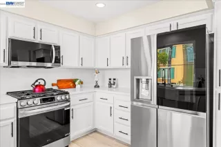 More Details about MLS # 41130519 : 4630 CENTRAL PKWY