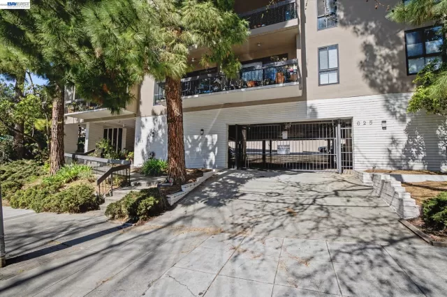 MLS: 41130537 Condo For Sale