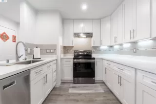 Browse active condo listings in MISSION SPRINGS