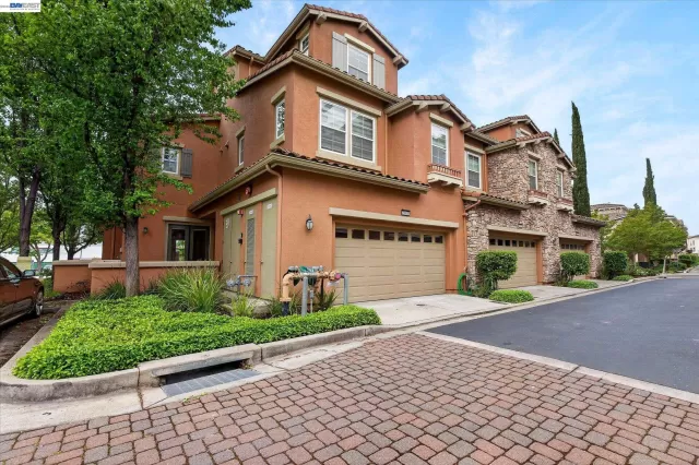 MLS: 41130938 Condo For Sale