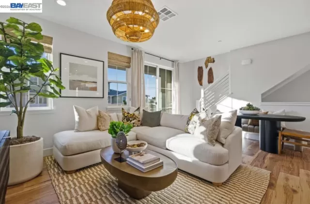 MLS: 41131038 Condo For Sale