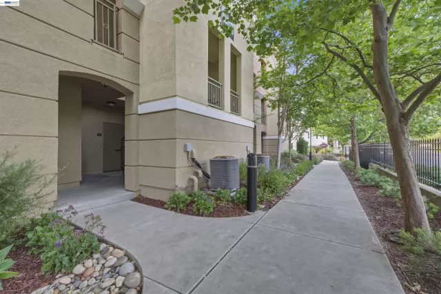 MLS: 41131193 Condo For Sale