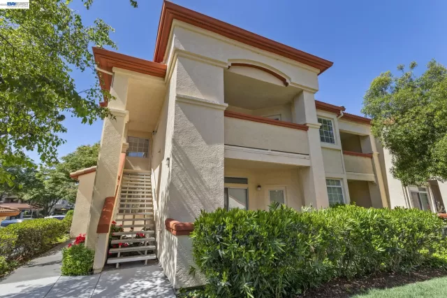 MLS: 41131243 Condo For Sale