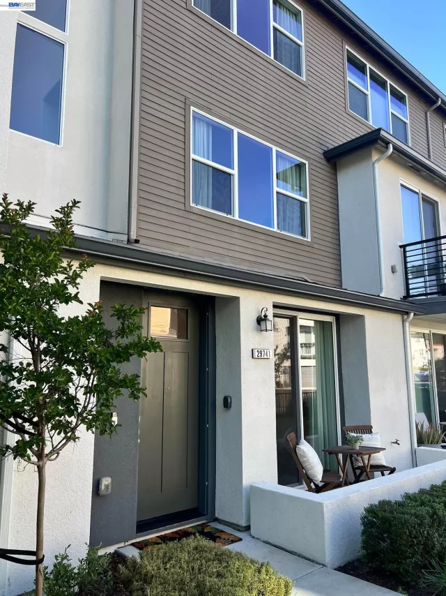 MLS: 41131312 Condo For Sale