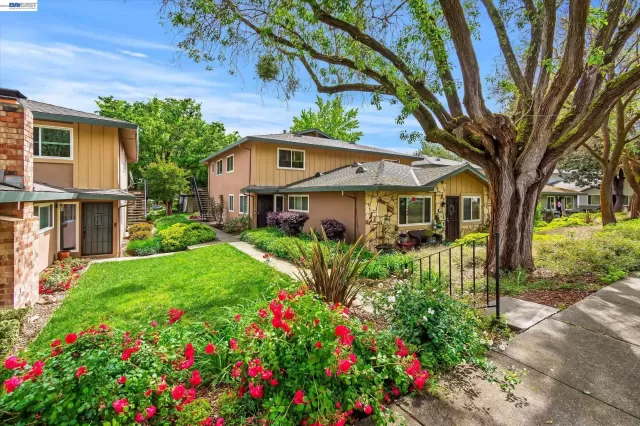 MLS: 41131758 Condo For Sale