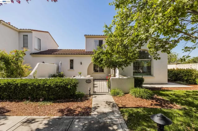 MLS: 41131891 Condo For Sale