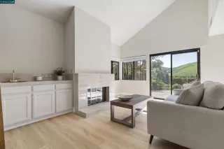 Photo #2: 41131943 Listing 