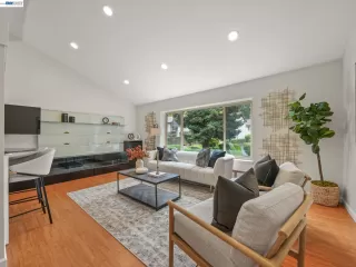 Browse active condo listings in MISSION WEST