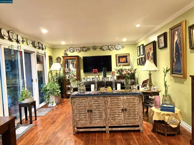 MLS: 41132501 Condo For Sale